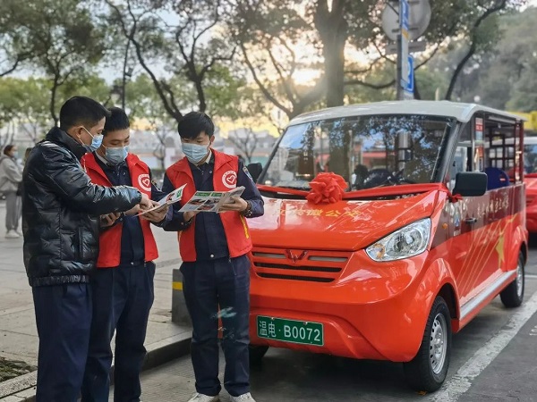 电动摆渡车